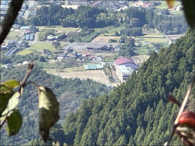 男体山頂上から見た南中学校